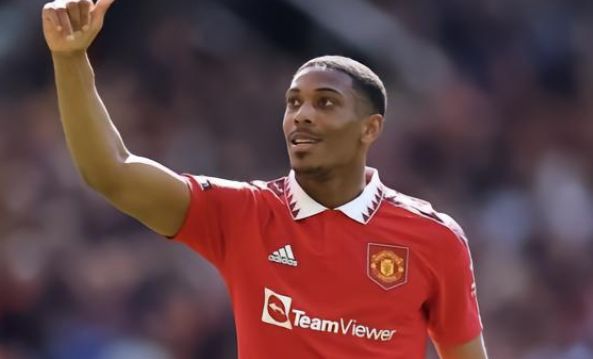 多位年轻选 多位年轻选